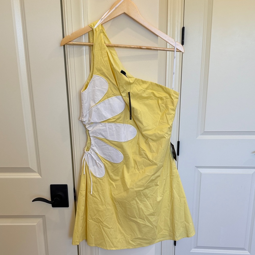 Lulu's Yellow One-Shoulder Dress with Daisy Appliqué